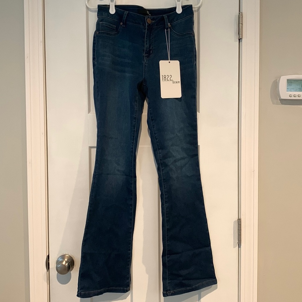 New with tags 1822 mid rise slim boot jeans.